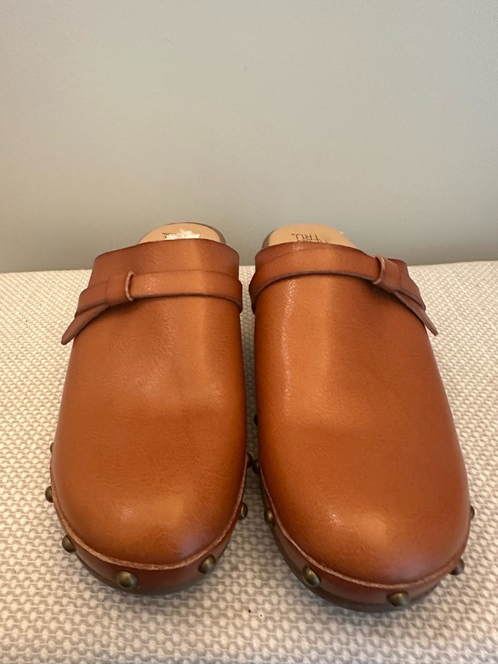Time and Tru Studded Brown Clogs Mules Shoes Memory Foam Womens 6 Chunky NEW
